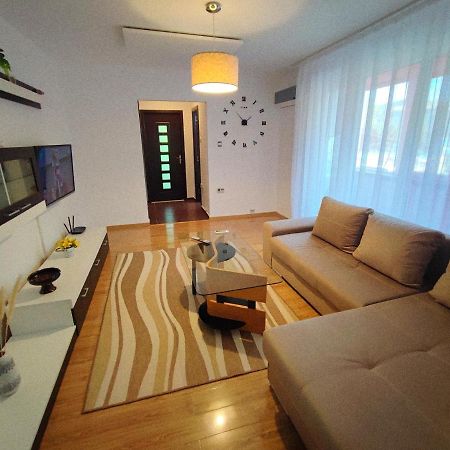 Deea Apartment โอร์โชวา ภายนอก รูปภาพ