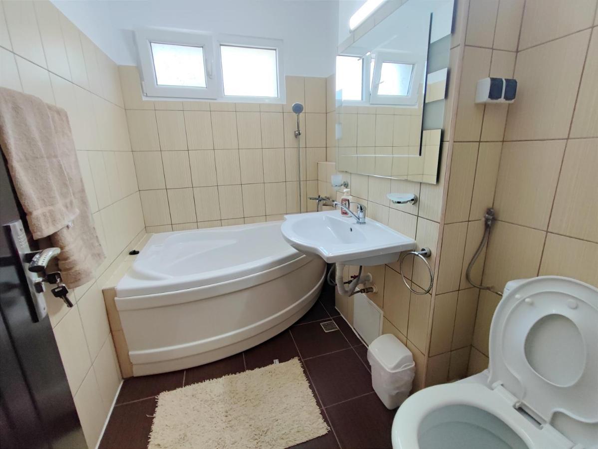 Deea Apartment โอร์โชวา ภายนอก รูปภาพ