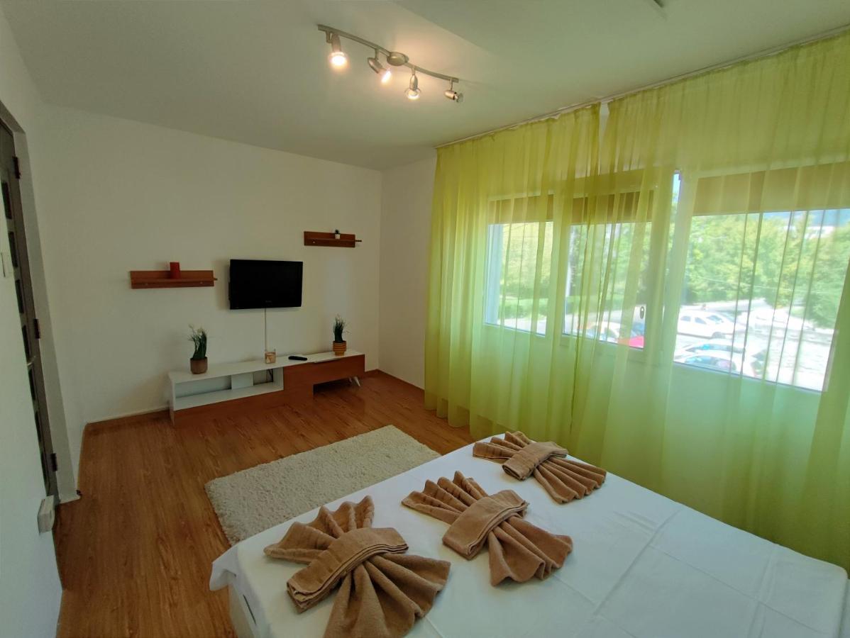 Deea Apartment โอร์โชวา ภายนอก รูปภาพ